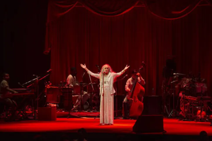 *ARQUIVO* SAO PAULO, SP, BRASIL 02.08.2019 Show "Claros Breus", da cantora Maria BethÃ¢nia, no Credicard Hall. (Foto: Mathilde Missioneiro/Folhapress)