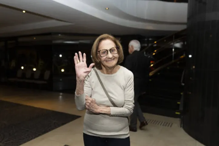 Aos 93 anos, atriz comenta trabalhos do passado e pede por vacinação em massa