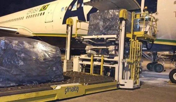 A companhia aérea Azul iniciou a distribuição dos kits nessa segunda-feira (29)

