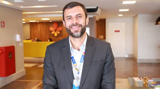 CARLOS LOJA, diretor Executivo da Rede Assistencial do Sistema Hapvida, comemora a inauguração do novo Hospital Maceió na Serraria, considerado um dos maiores investimentos em saúde privada em Alagoas