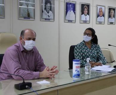 ROSA TENÓRIO, presidente do Crea-AL, esteve reunida com o reitor da ufal, JOSEALDO TONHOLO, tratando sobre assuntos que aproximem o corpo acadêmico com a entidade profissional