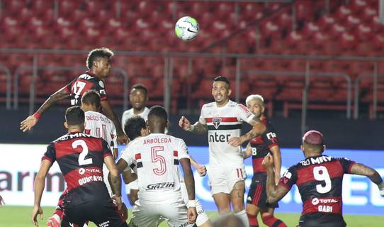 Com a vitória, o São Paulo garantiu vaga na fase de grupos da Libertadores