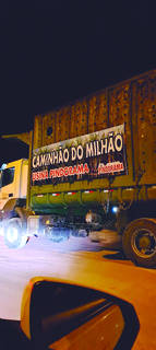 Caminhão carregado de cana, que fez Pindorama bater a meta de um milhão de toneladas processadas, foi recebido com festa na usina