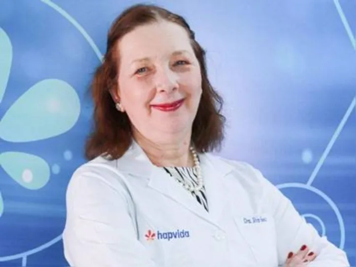 SILVIA FONSECA, infectologista e diretora corporativa de infectologia do Sistema Hapvida, destaca importância do acompanhamento médico para garantir uma melhor qualidade de vida pós-covid