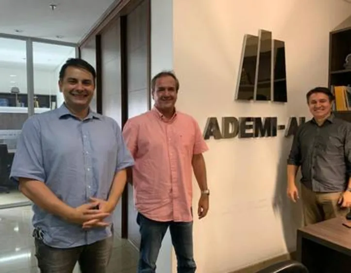 O diretor Comercial da Gazeta, FERNANDO JAMES, foi recebido pelo novo presidente da Ademi-AL, MARCELO SALDANHA RAPÔSO e pelo superintendente da entidade, EVERALDO FIGUEIREDO. Na pauta do encontro, os projetos para o setor imobiliário