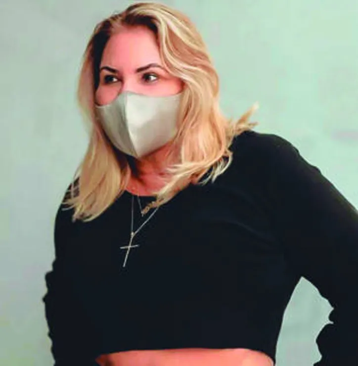 Devidamente protegida, MONICA CASADO comanda a rede Fios sob os desafios da contemporaneidade