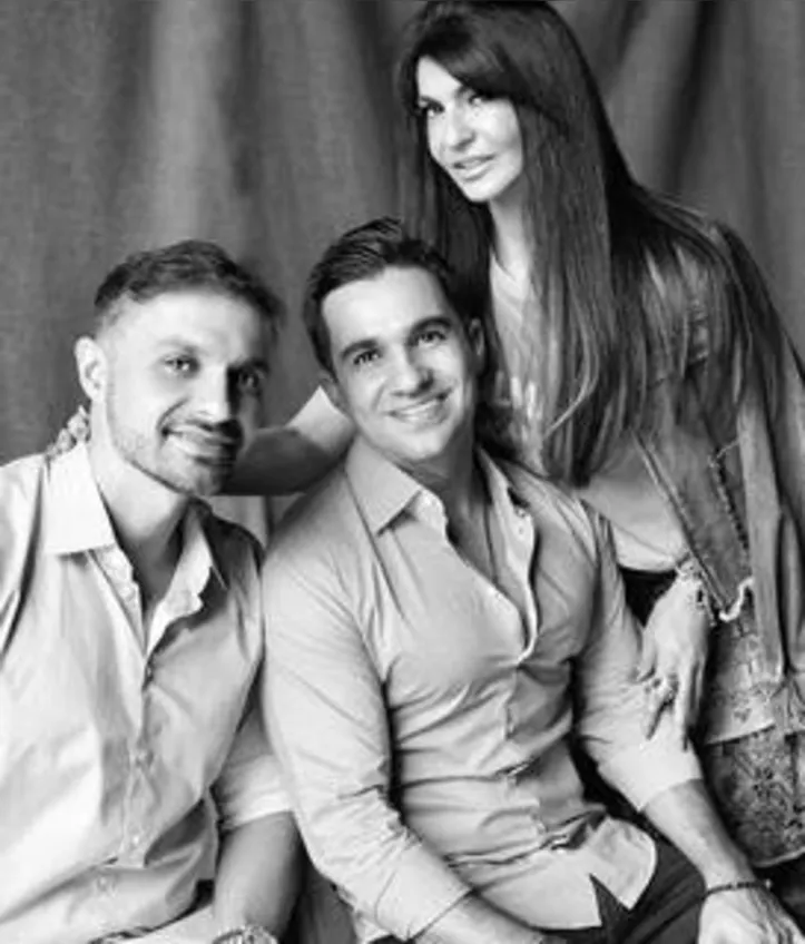 Ilhada pelo amor dos guapos Artur+Daniel, ANINHA SAMPAIO também comemora a data