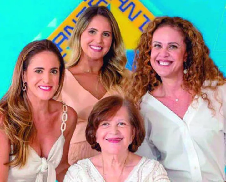O dia das mães para CARMELITA LOPES será cercado do carinho de filhas e neta