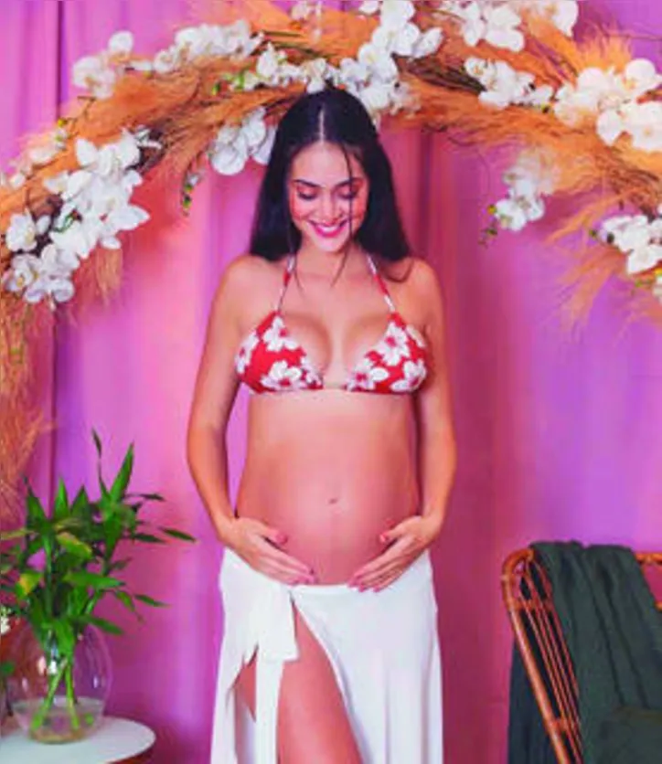 Na plenitude da maternidade, a model+nutri BEATRIZ BRASIL comemora a data especial