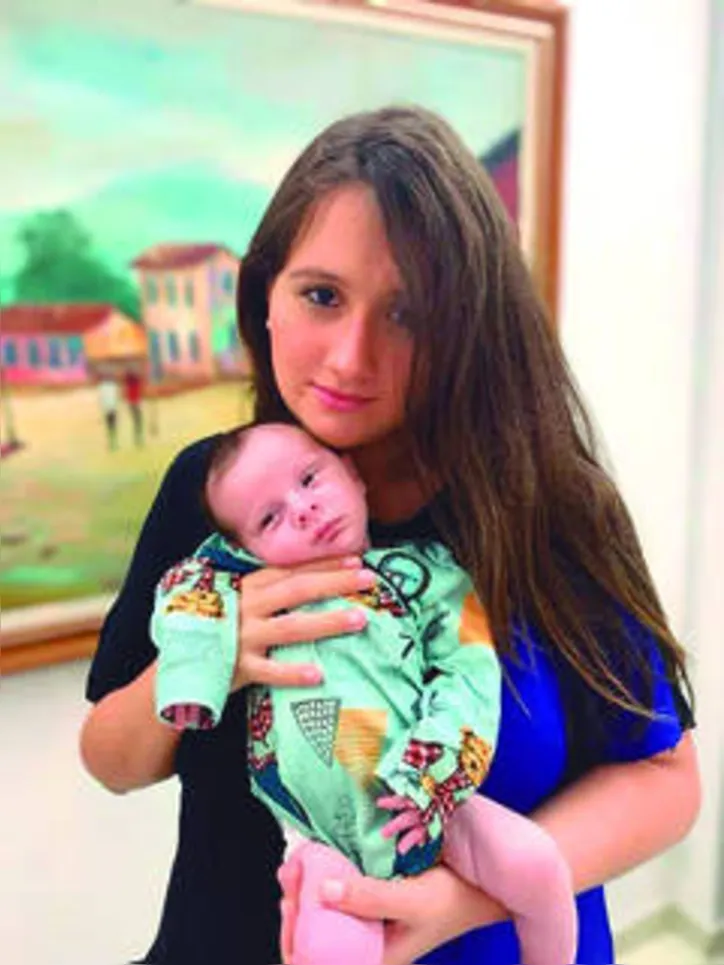 Com a família recém formada com a chegada do baby MATEUS, BRUNINHA FORTES ganha coro de parabéns no domingo