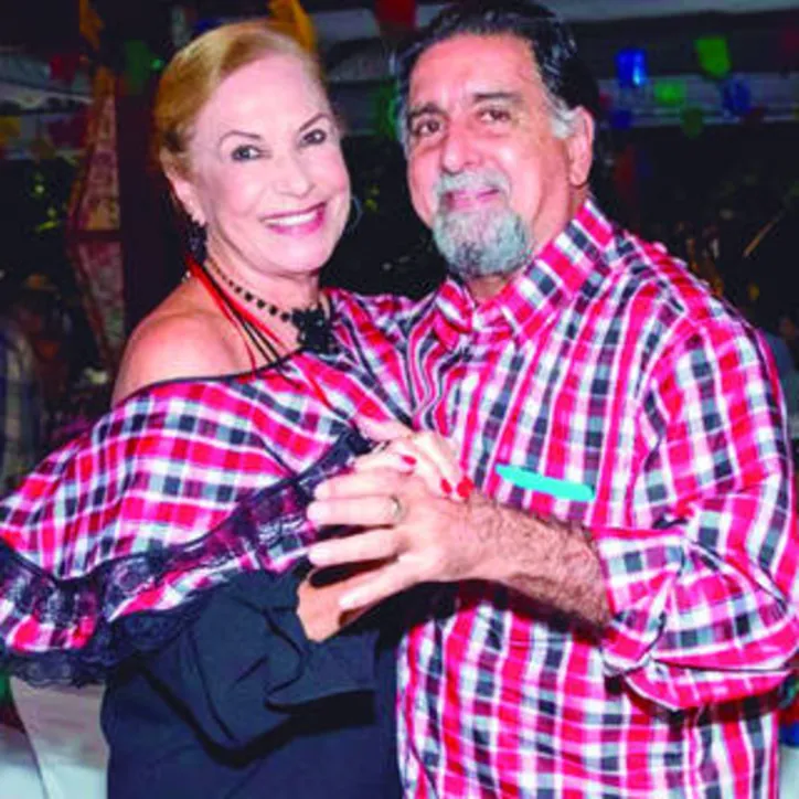 Sob legenda junina privé, MARIZA TAVARES brindou os 7.3 de seu bem amado CARLOS HENRIQUE