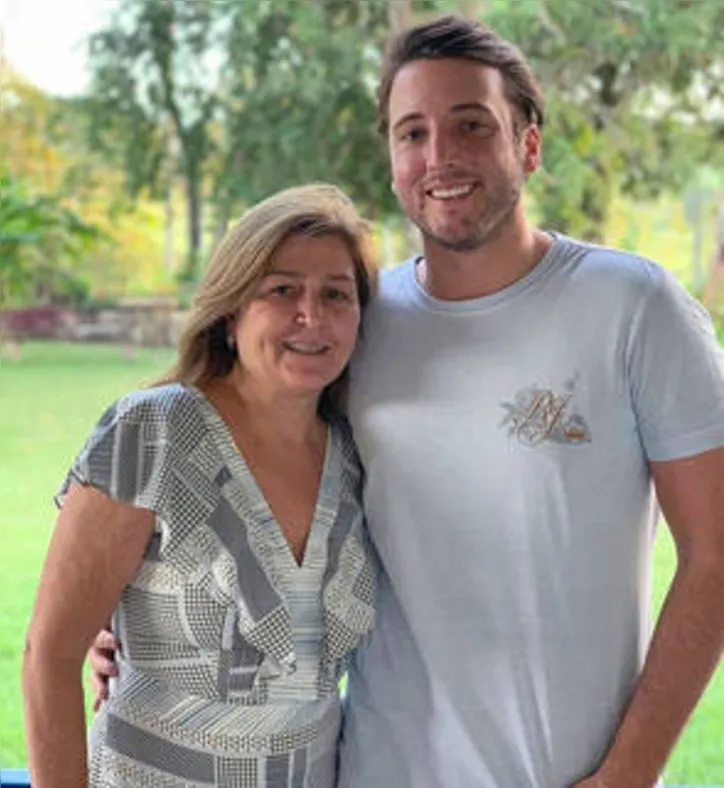 Com afago extra de mommy Cecília Farias, BRENINHO GAMA brindou idade nova por esses dias