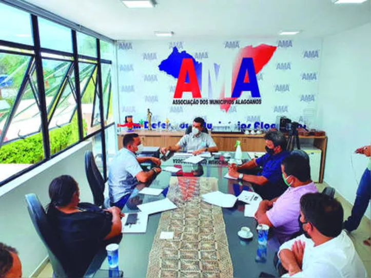 Participaram da reunião na ANA os representantes das cooperativas Cooperal, Maria José; Coobapi, Alberto Moura; Copaíba, Antonino Cardoso; Coopaq, Romulo Dantas e CPLA, Aldemar Monteiro