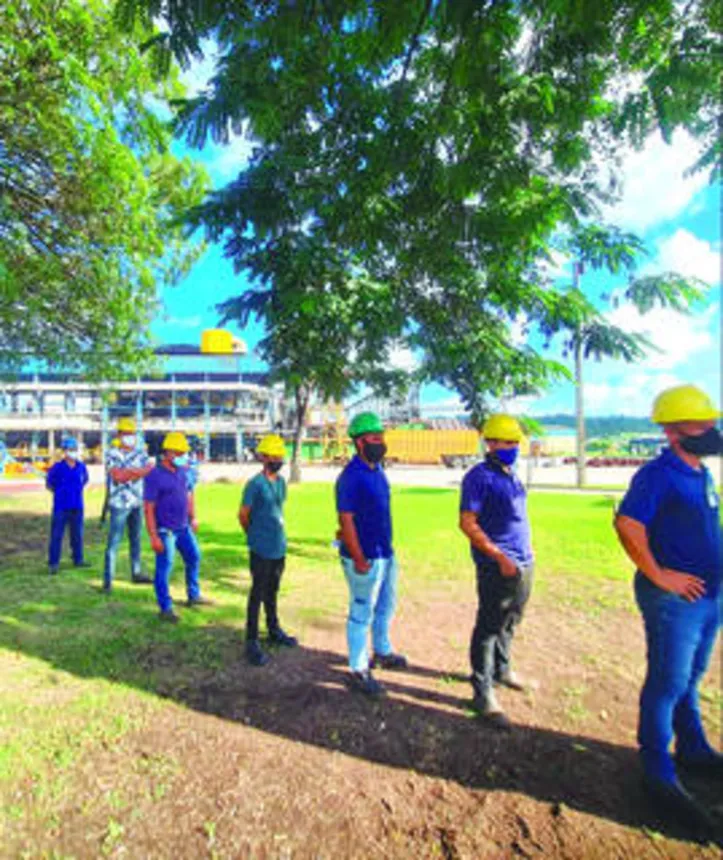 Trabalhadores da usina Caeté receberam a primeira dose da vacina
