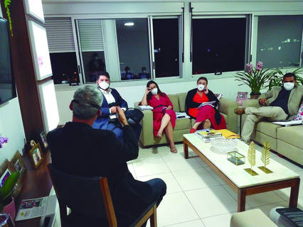 Deputada Tereza Nelma recebeu os dirigentes das cooperativas para discutir as demandas da categoria