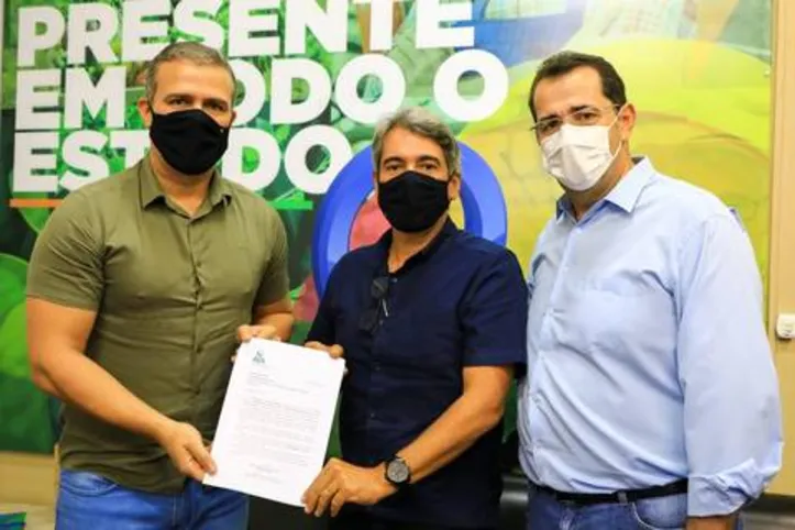 Secretário Maykon Beltrão, Domício Silva e Rodrigo Gaia discutiram projeto da exposição