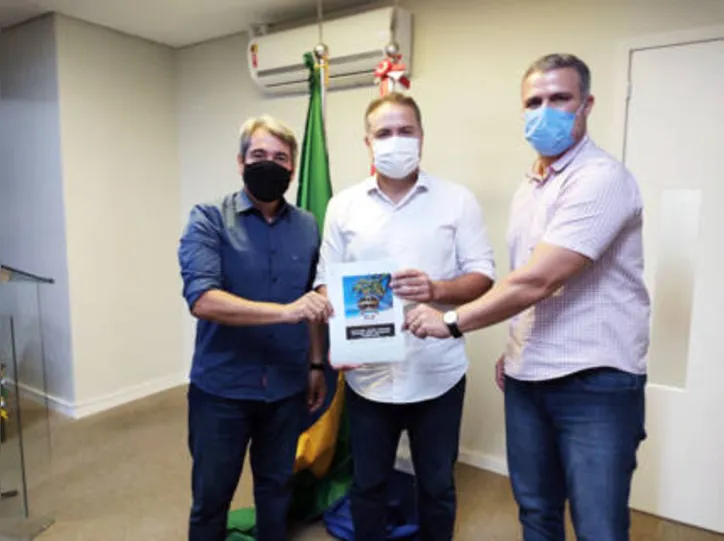 Ao lado de Renan Filho e Maykon Beltrão, presidente da ACA destaca a importância das exposições para o fortalecimento do agronegócio alagoano