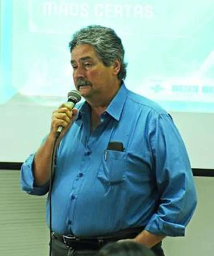 José Nogueira, presidente do Conselho Deliberativo do Sebrae e vice-presidente da Federação das Indústrias (FIEA) e do Sinduscon-AL, uma das principais lideranças do Estado, ainda recebendo os parabéns pelo aniversário celebrado na última sexta, 9 de julho