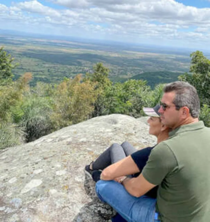Recarregando - literalmente! - as energias românticas, MAURÍCIO QUINTELLA+FERNANDA SOARES na Pedra do Amor, em Água Branca