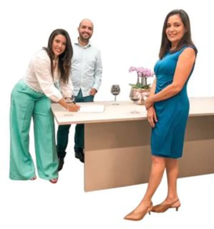 THAYSA ALMEIDA+MARCOS COSTA - boss da SCA - assinaram contrato com a personal organizer ROSSANA MONTEIRO para garantir organização de closets, cozinhas e afins para seus clientes