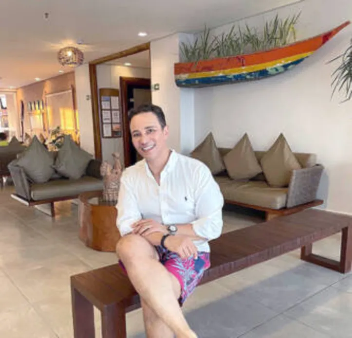 Depois de um fim de semana de dolce far niente no Francês, o especialista em Harmonização Facial EMERSON ALBUQUERQUE segue com agenda até 08 de Outubro, atendendo na unidade IDEA em Maceió