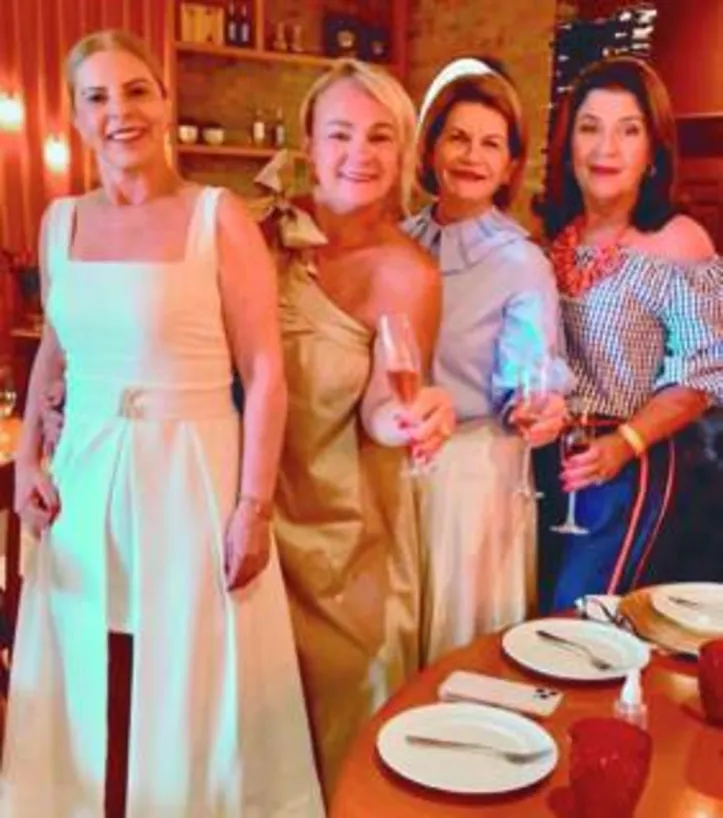 Momento almocinho entre amigas: LOURDINHA BREDA+DILMA SARMENTO+ROSA GAIA+CERES VASCONCELOS
