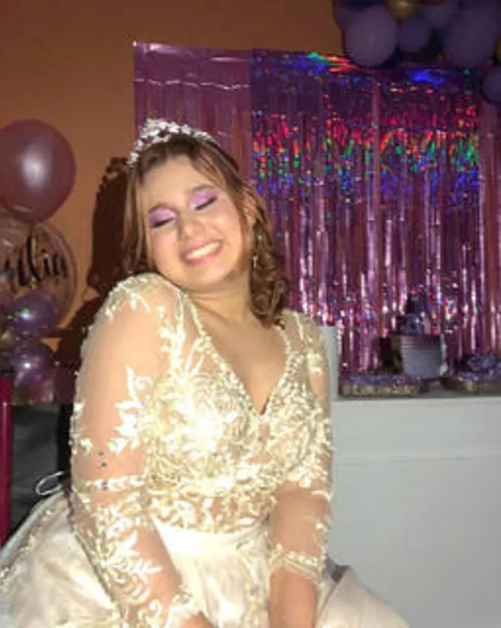 No melhor estilo ‘dia de princesa’, JÚLIA AMARAL FERREIRA ganhou festa de 15 anos