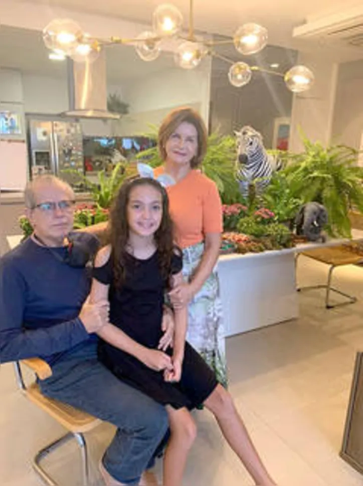 Mimada pelos avós FERNANDO+ROSA GAIA, a bela VICTORIA teve direito à festa do pijama - com décor de Laurinha Amaral - para brindar seus 09 anos