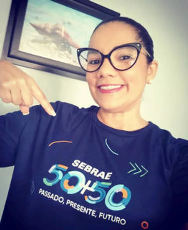 ANA PAULA DANTAS brindando o cinquentenário do SEBRAE - dos quais tem 27 anos de casa
