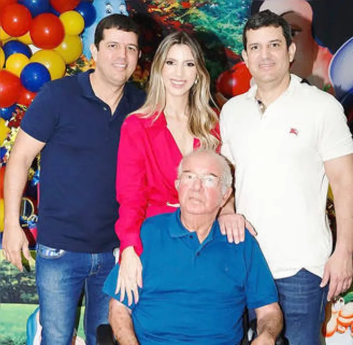 ALBERTO OITICICA comemora nova chance da vida ao lado dos filhos