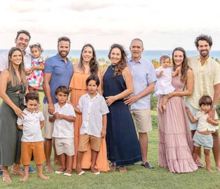Patriarca de mão cheia, MAURO VASCONCELOS reuniu a família lá pras bandas de Milagres para brindar o dia dos pais