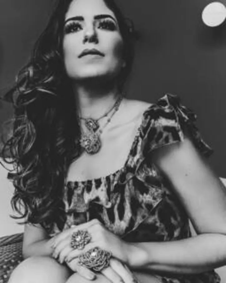 Estrela na constelação do Sindivest, a designer LUCIA BASTOS é a aniversariante mais celebrada do dia