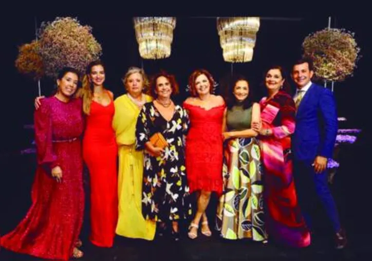 Entre os convidados do trade de festas: LAURINHA AMARAL+PAULINHA OMENA+EVA AMARAL+MARA TENÓRIO+CARLINHA+MAMÁ OMENA+RODRIGO BARBOSA - com a mãe da noiva, IZABEL PINHEIRO