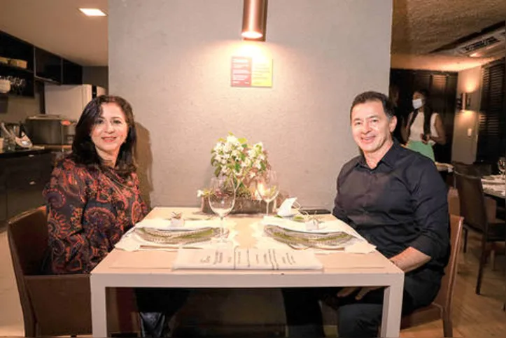 O diretor-executivo da OAM, LUIZ AMORIM - e sua esposa SANDRA - também prestigiou o jantar festivo