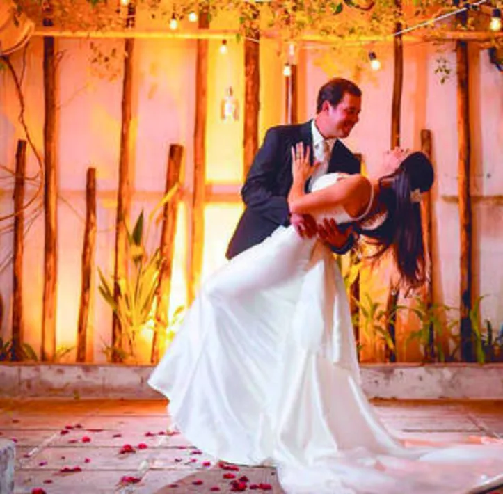SERGINHO FEITOSA+MEILYN CHENG ainda em clima de honey moon - brindando 10 meses de casados