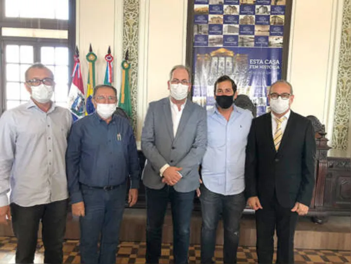 Da esquerda para direita: José Antônio Vieira, Valdomiro Feitosa (ambos diretores da Fecomércio), Doreni Júnior (presidente nacional da Abrape), Sérgio Feitosa (diretor regional da Abrape) e Gílson Lima, presidente da Fecomércio