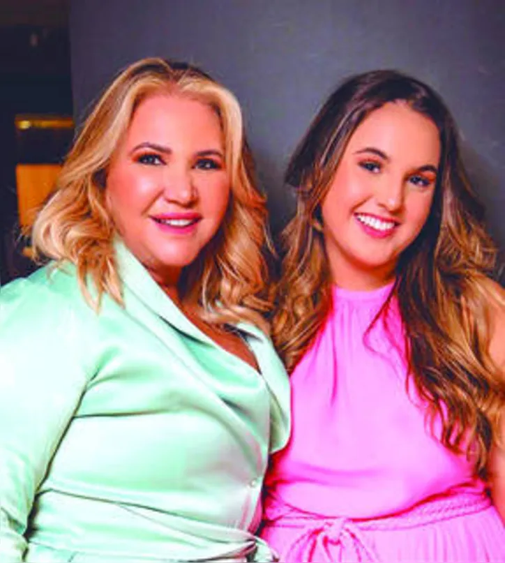 A bela MARINA chegou aos 18 recebendo carinho extra da avó MONICA CASADO