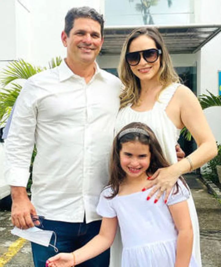 Com a herdeira na moldura, RAFAELLA ROMARIZ+JOÃOZINHO SAMPAIO NETO colocam a alegria em foco