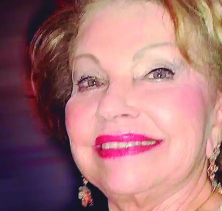 Close-up para provar que os anos só fazem bem para a aniversariante do dia, BRANCA ROSA FRAGOSO