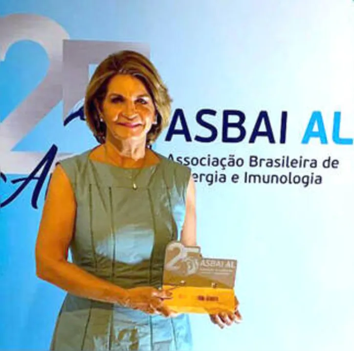 Alergista das mais respeitadas no país, ROSA GAIA recebeu - merecida! - homenagem pelos 25 anos da ASBAI/AL