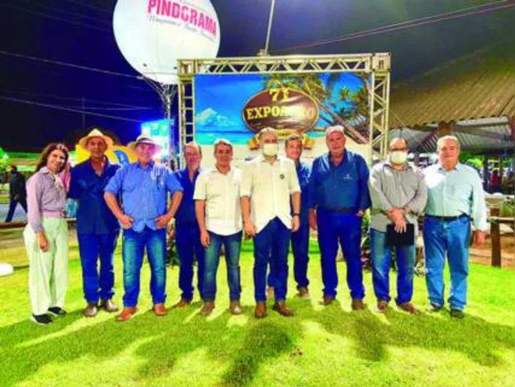 Domício Silva e o governador Renan Filho ao lado dos diretores da Associação Brasileira dos Criadores de Girolando