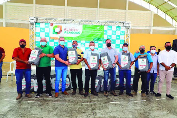 Secretaria de Agricultura fez a entrega de 150 toneladas de arroz para agricultores do Baixo São Francisco
