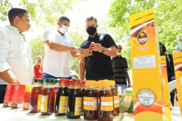 Secretário da Agricultura conheceu os produtos apícolas locais
