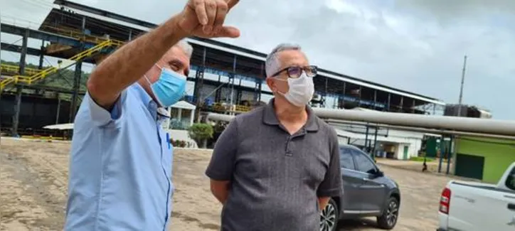 Santos apresentou ao representante do Mapa o parque fabril da empresa