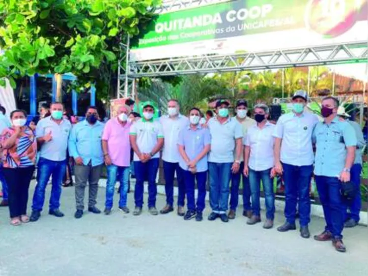 Estande na Expoagro recebeu a visita de autoridades que estiveram reunidas com representantes das cooperativas