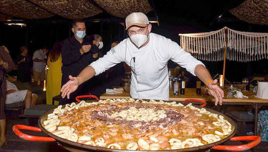 Chef Wanderson Medeiros assinou uma paella