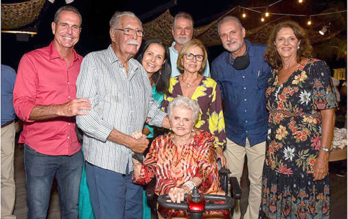 Família Nogueira prestigiando a aniversariante
