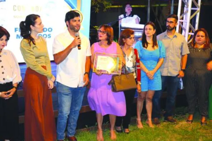 Familiares do ex-diretor da CPLA Fernando Medeiros receberam a comenda dada pela empresa em reconhecimento à contribuição do gestor na defesa das famílias do campo