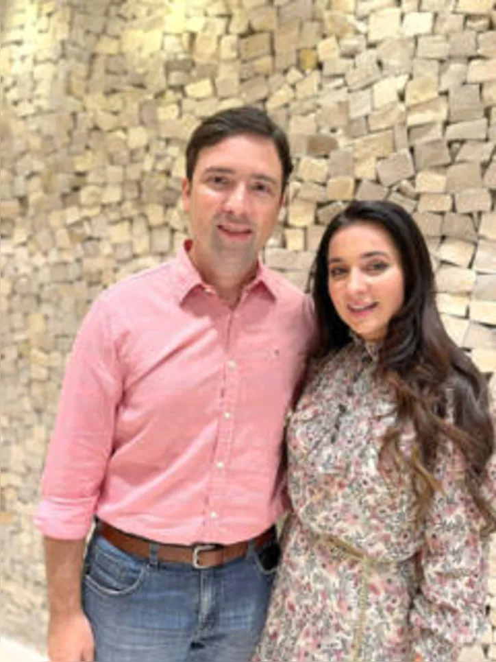 ARTHUR+ISABELLE VASCONCELOS em noite de lançamento fashion