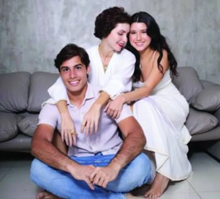 A designer BRUNA BERT brinda aniversário neste domingo - em pleno Dia das mães - ao lado de suas melhores joias